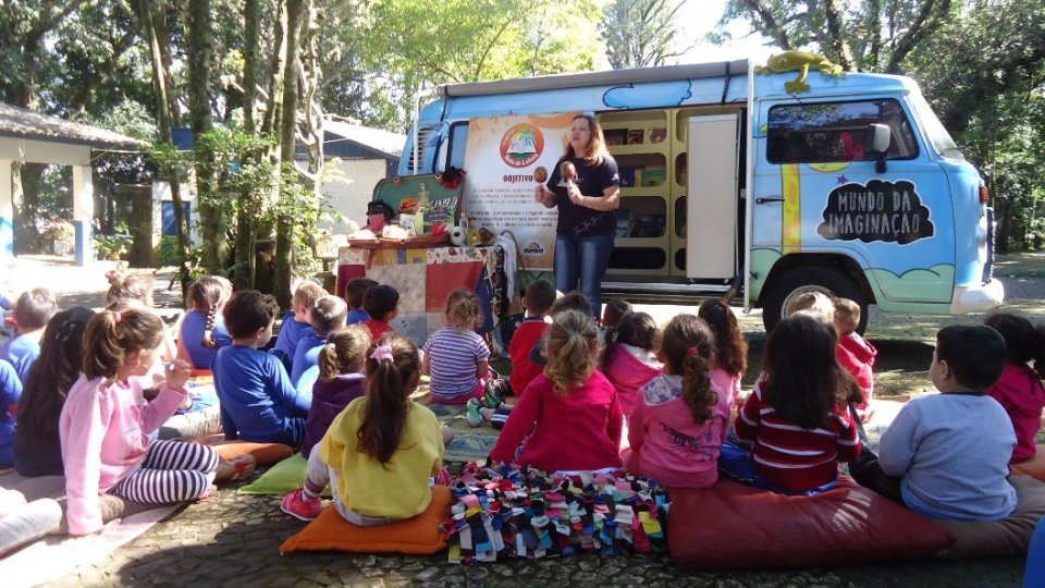 Eu vou contar uma história, agora preste atenção (...)