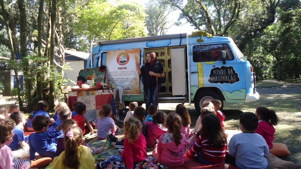 Eu vou contar uma história, agora preste atenção (...)