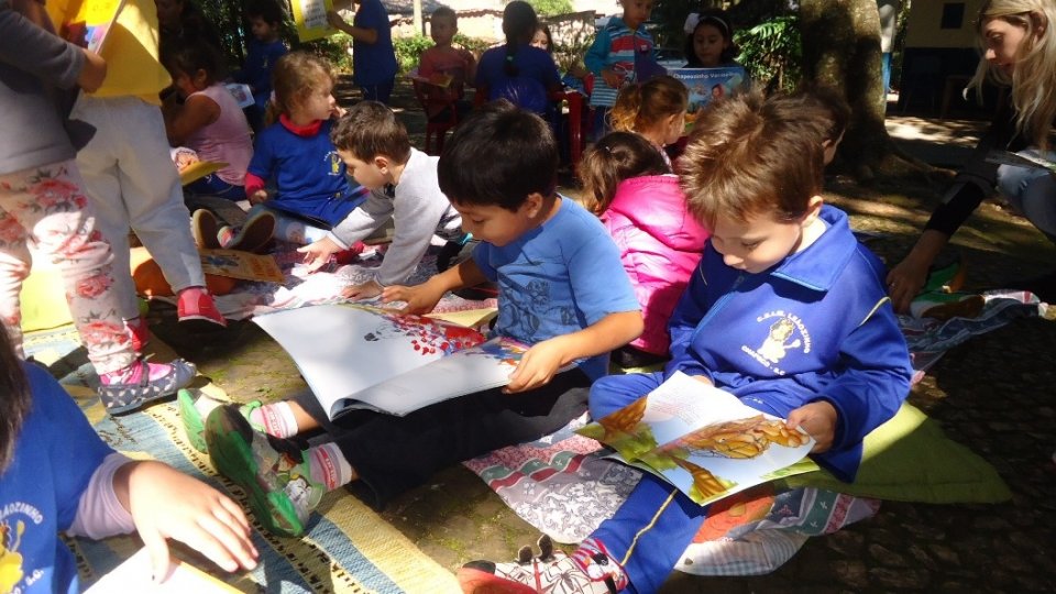 Eu vou contar uma história, agora preste atenção (...)