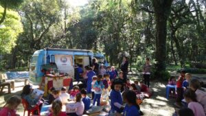 Eu vou contar uma história, agora preste atenção (...)