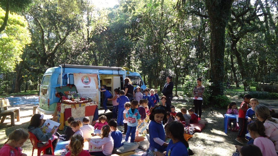 Eu vou contar uma história, agora preste atenção (...)