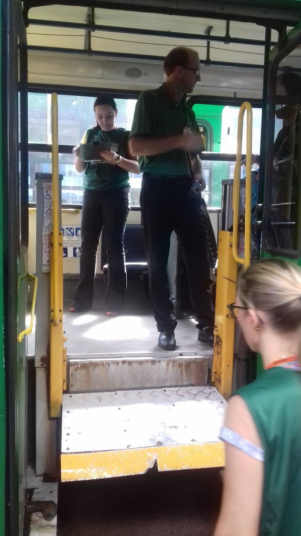 Atitude Agora, voluntários e COMDE fiscalizam terminal urbano