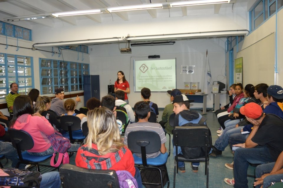 A Turminha da Reciclagem ensina divertindo