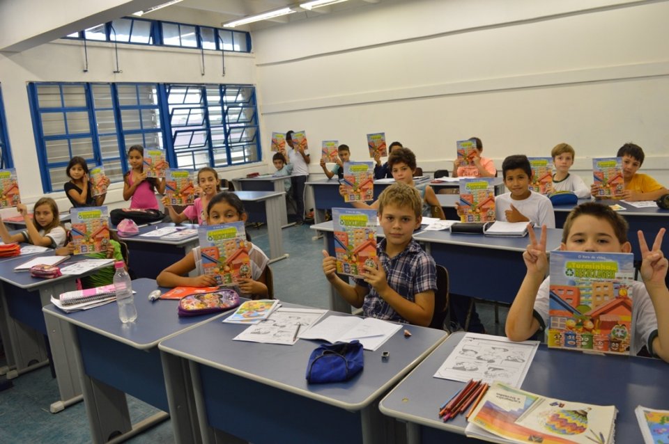 A Turminha da Reciclagem ensina divertindo