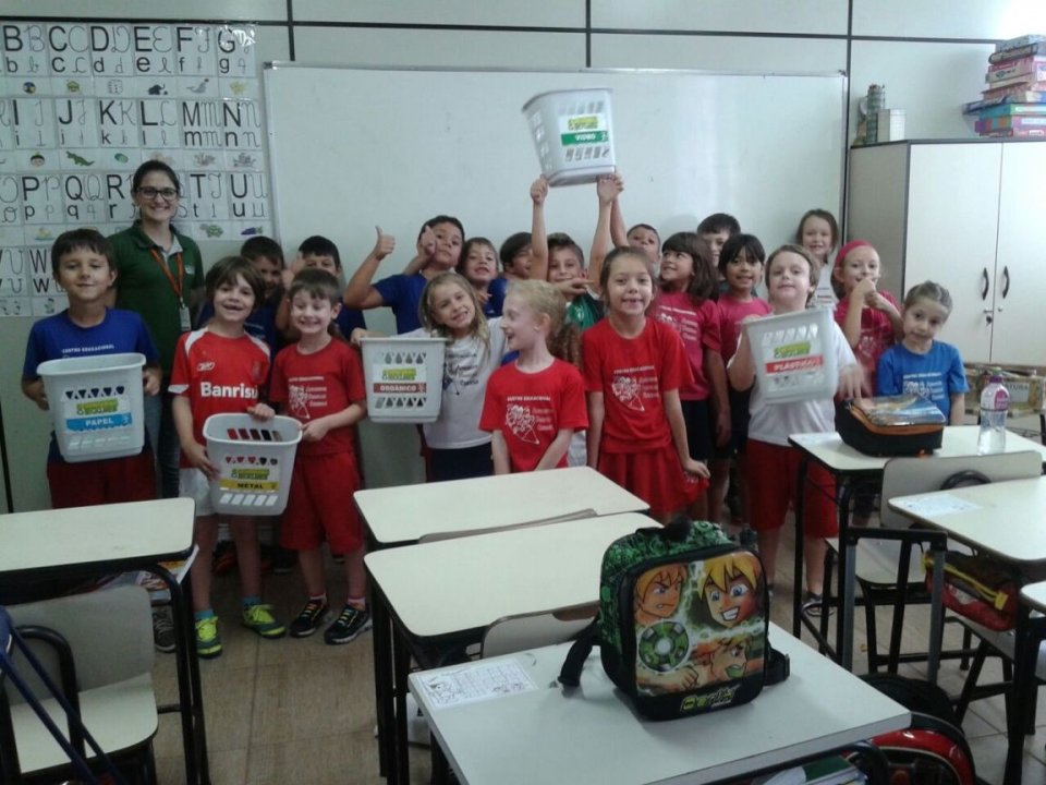 A Turminha da Reciclagem ensina divertindo