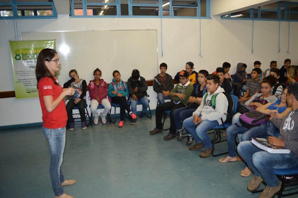 A Turminha da Reciclagem ensina divertindo