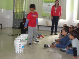 A Turminha da Reciclagem realiza atividades em diversas escolas do Rio Grande do Sul