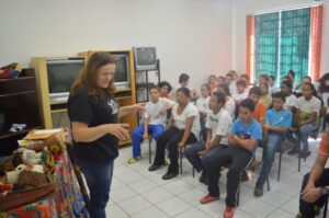 Roda de Leitura recebe contribuição de voluntários em atividades