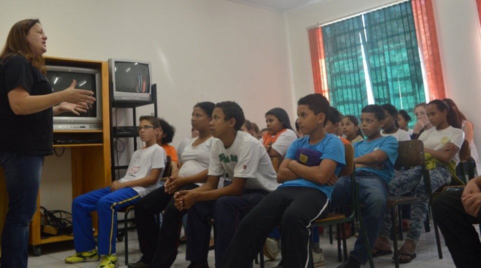 Roda de Leitura recebe contribuição de voluntários em atividades