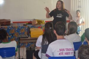 Roda de Leitura recebe contribuição de voluntários em atividades