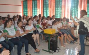 Roda de Leitura recebe contribuição de voluntários em atividades