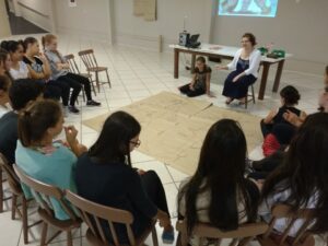 Vivendo Saúde realiza capacitação com alunos do Vozes do Corpo