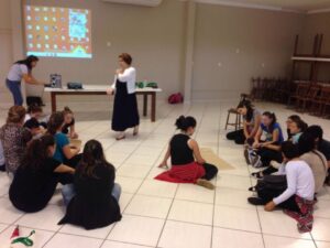 Vivendo Saúde realiza capacitação com alunos do Vozes do Corpo