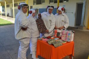 Empregados recebem momentos de descontração e conhecimento com A Turminha da Reciclagem