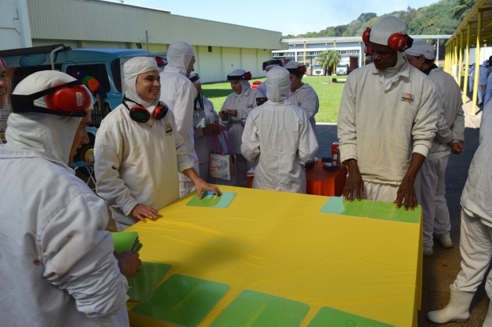 Empregados recebem momentos de descontração e conhecimento com A Turminha da Reciclagem