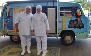 Roda de Leitura leva empregados ao mundo da imaginação com suas histórias