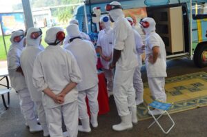 Roda de Leitura leva empregados ao mundo da imaginação com suas histórias