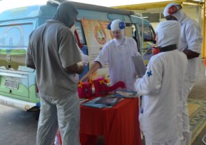 Roda de Leitura leva empregados ao mundo da imaginação com suas histórias