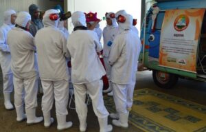 Roda de Leitura leva empregados ao mundo da imaginação com suas histórias