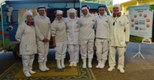 Roda de Leitura leva empregados ao mundo da imaginação com suas histórias