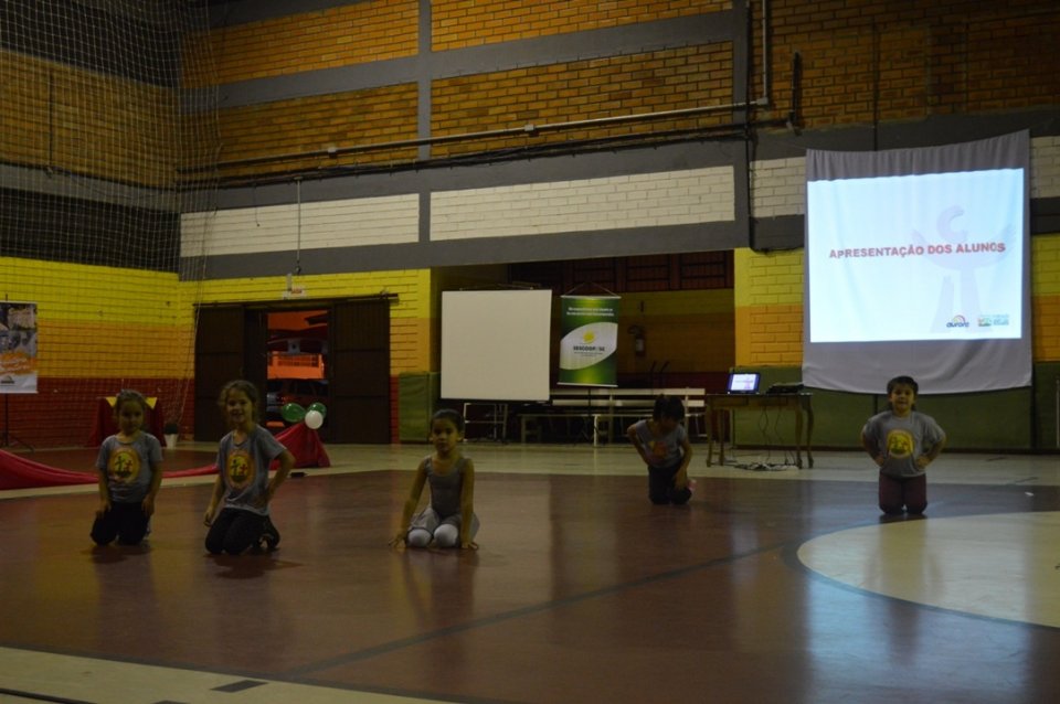 Encontro com familiares e alunos do programa Vozes do Corpo em Comemoração ao Dia da Dança