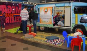 Programas da Falb promovem momentos de descontração em supermercado