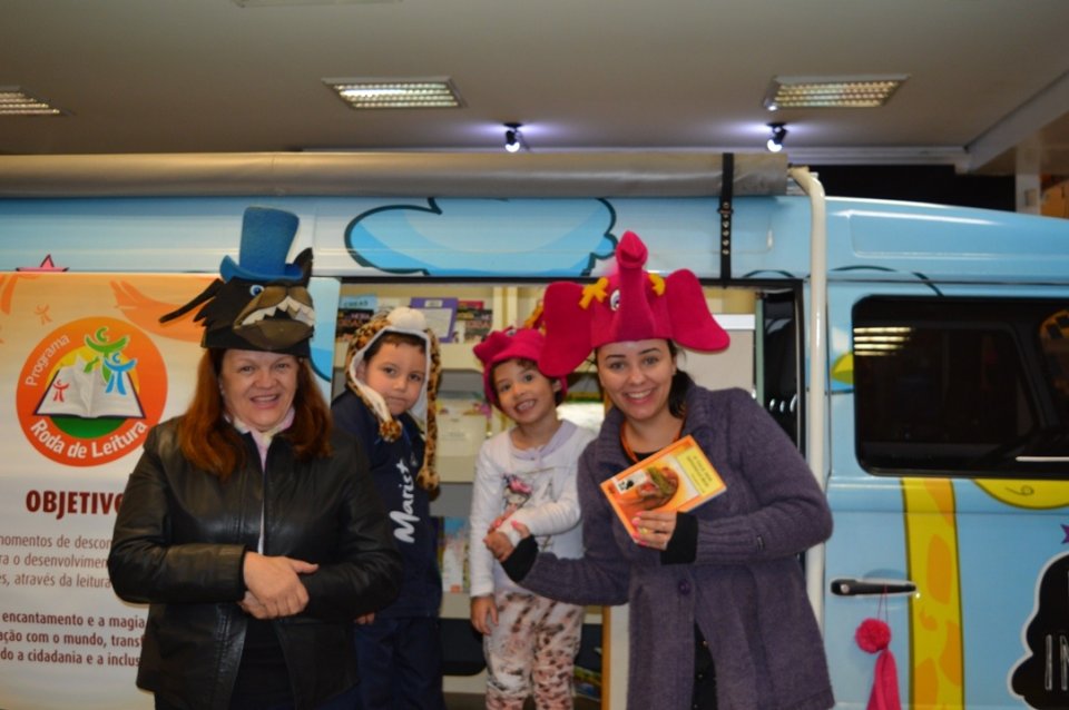 Programas da Falb promovem momentos de descontração em supermercado