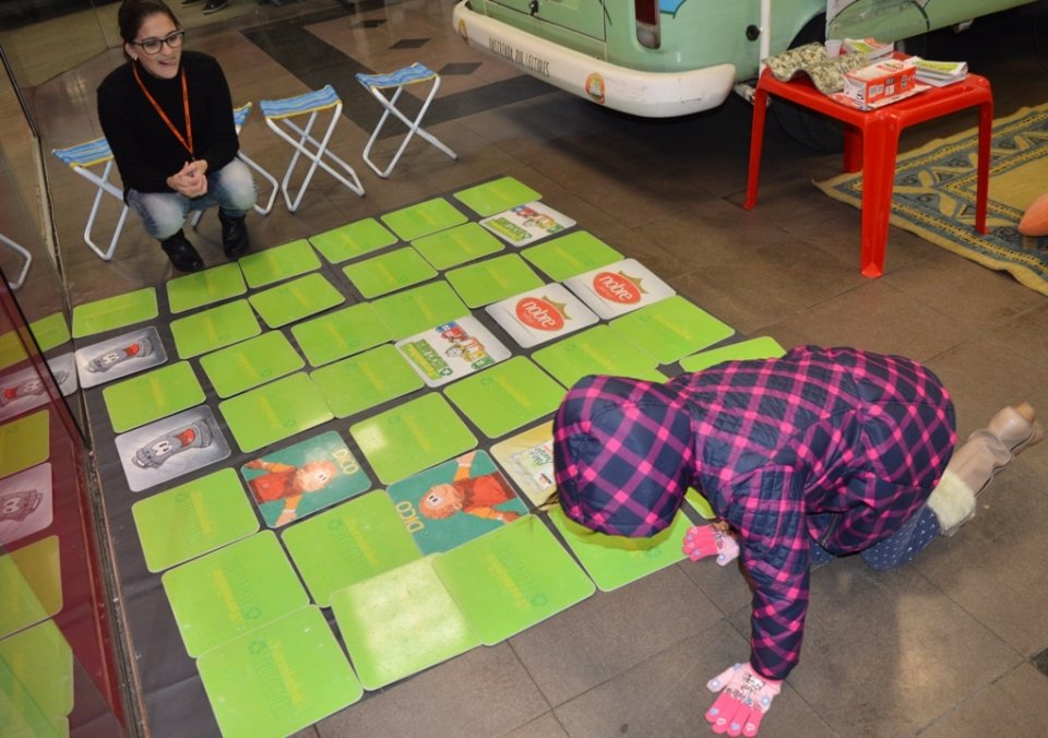 Programas da Falb promovem momentos de descontração em supermercado