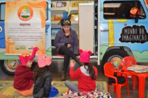 Programas da Falb promovem momentos de descontração em supermercado