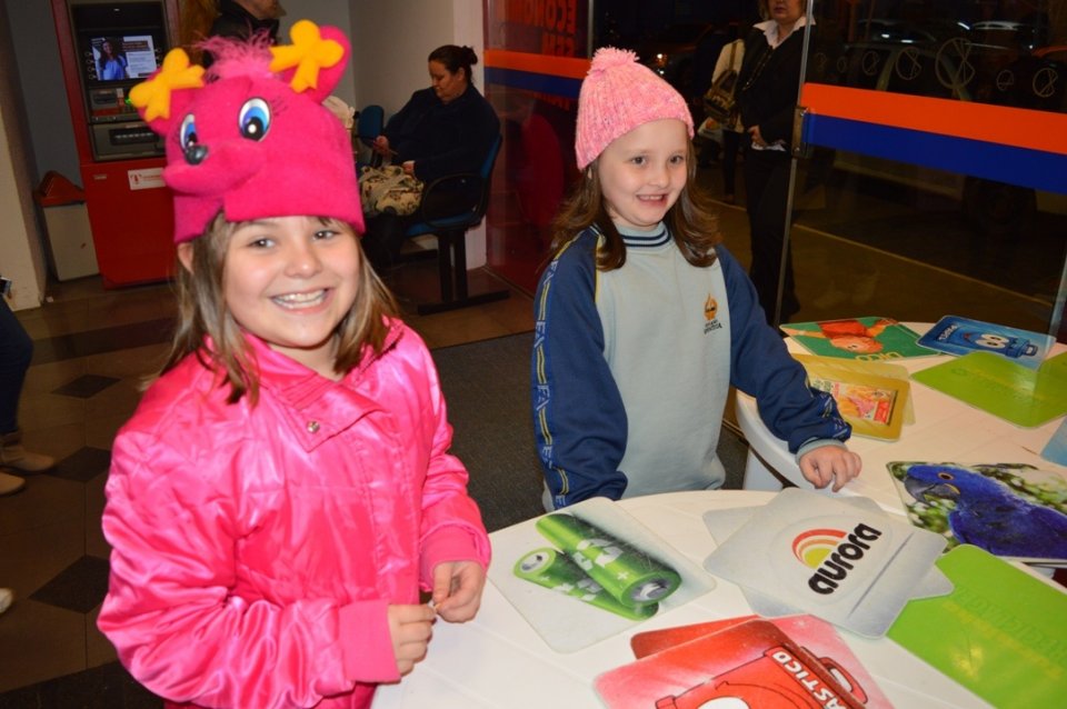 Programas da Falb promovem momentos de descontração em supermercado