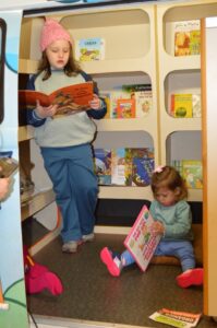 Programas da Falb promovem momentos de descontração em supermercado