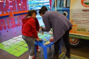 Programas da Falb promovem momentos de descontração em supermercado