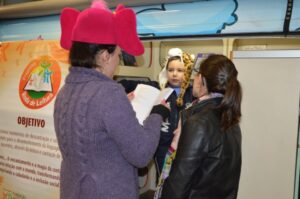 Programas da Falb promovem momentos de descontração em supermercado