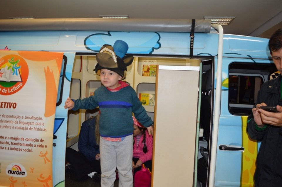 Programas da Falb promovem momentos de descontração em supermercado