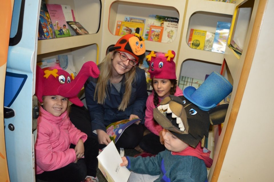 Programas da Falb promovem momentos de descontração em supermercado