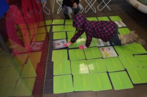 Programas da Falb promovem momentos de descontração em supermercado