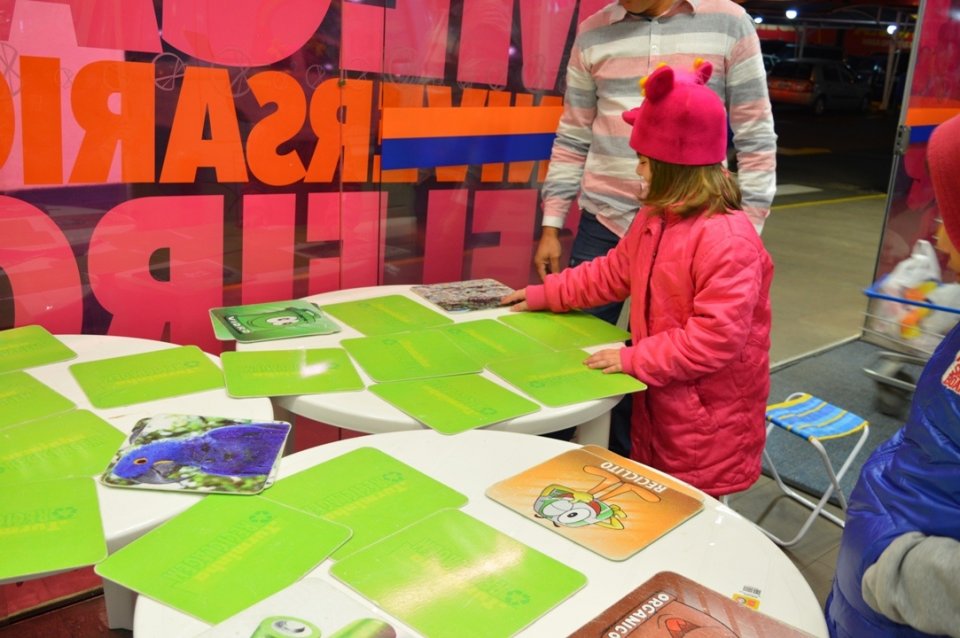 Programas da Falb promovem momentos de descontração em supermercado