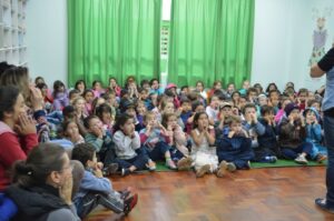 Roda de Leitura leva as crianças dos CEIM de Chapecó-SC ao mundo da imaginação