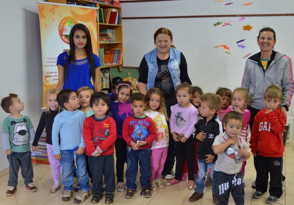 Roda de Leitura leva as crianças dos CEIM de Chapecó-SC ao mundo da imaginação