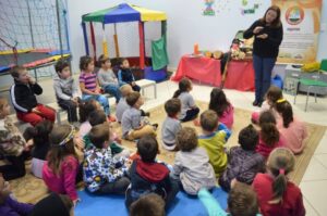 Roda de Leitura leva as crianças dos CEIM de Chapecó-SC ao mundo da imaginação