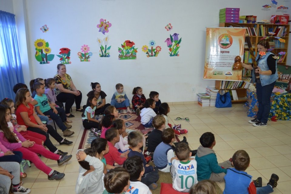 Roda de Leitura leva as crianças dos CEIM de Chapecó-SC ao mundo da imaginação