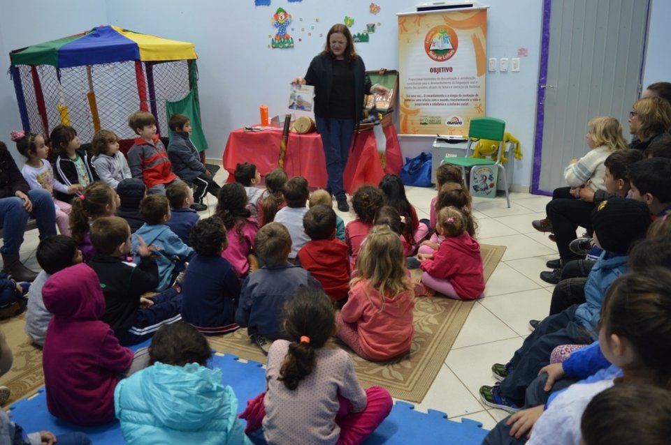 Roda de Leitura leva as crianças dos CEIM de Chapecó-SC ao mundo da imaginação