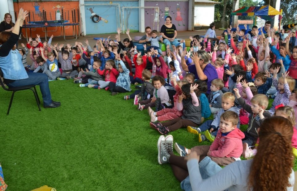 Roda de Leitura leva as crianças dos CEIM de Chapecó-SC ao mundo da imaginação