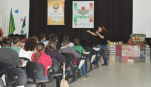 Roda de leitura leva a contação de histórias aos municípios do oeste