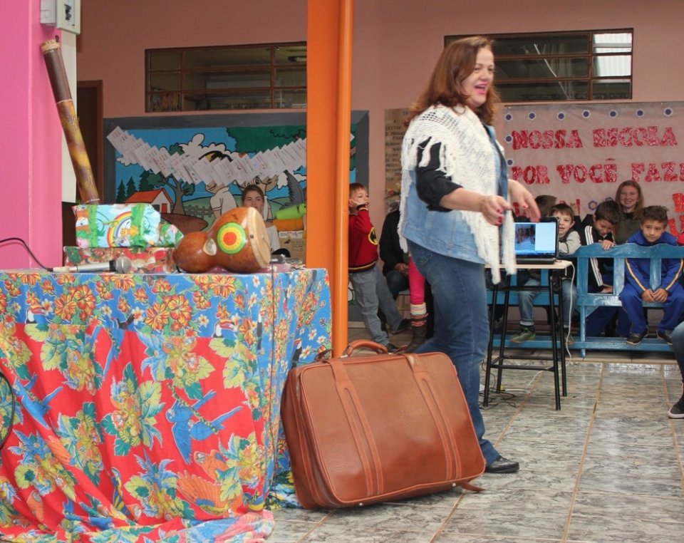 Roda de leitura leva a contação de histórias aos municípios do oeste