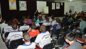 Roda de leitura leva a contação de histórias aos municípios do oeste