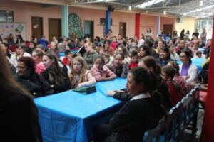 Roda de leitura leva a contação de histórias aos municípios do oeste