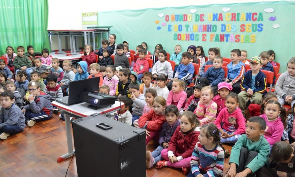 A Turminha da Reciclagem incentiva a assumir compromissos com o meio ambiente
