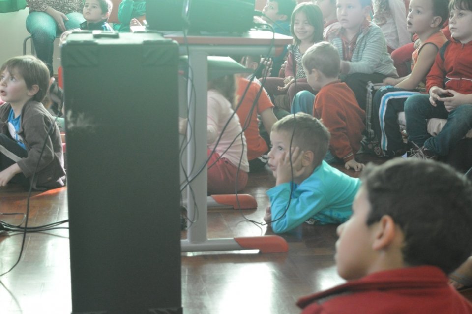 A Turminha da Reciclagem incentiva a assumir compromissos com o meio ambiente