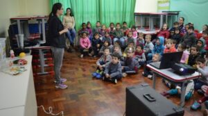 A Turminha da Reciclagem incentiva a assumir compromissos com o meio ambiente